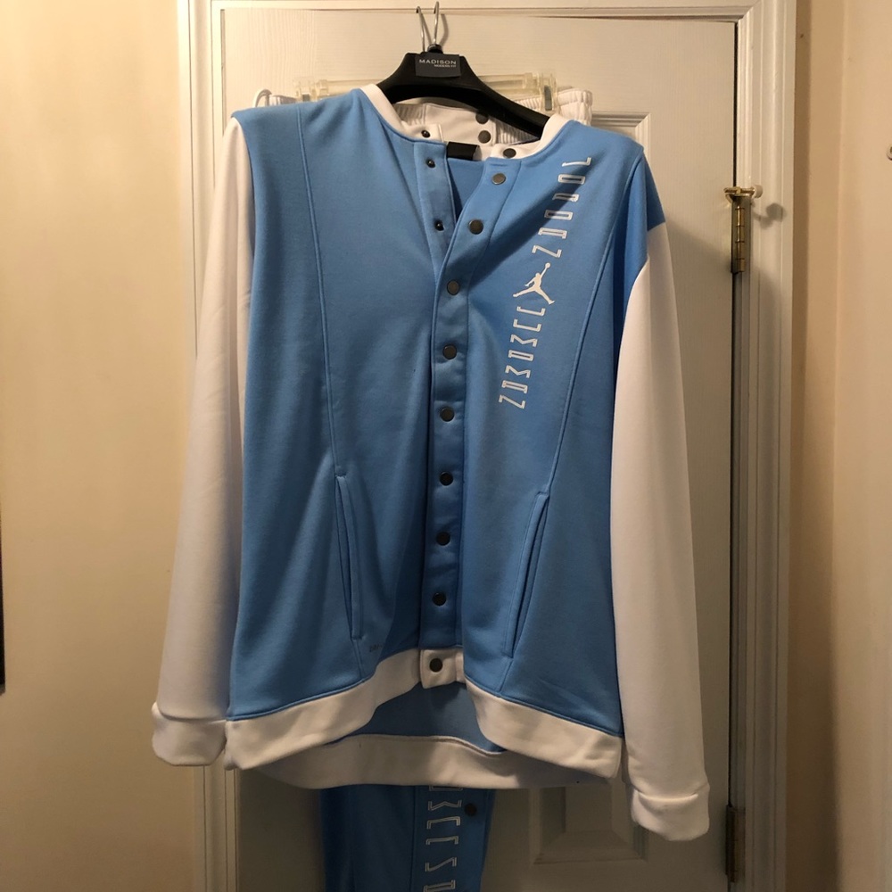 Jordan warm up suit